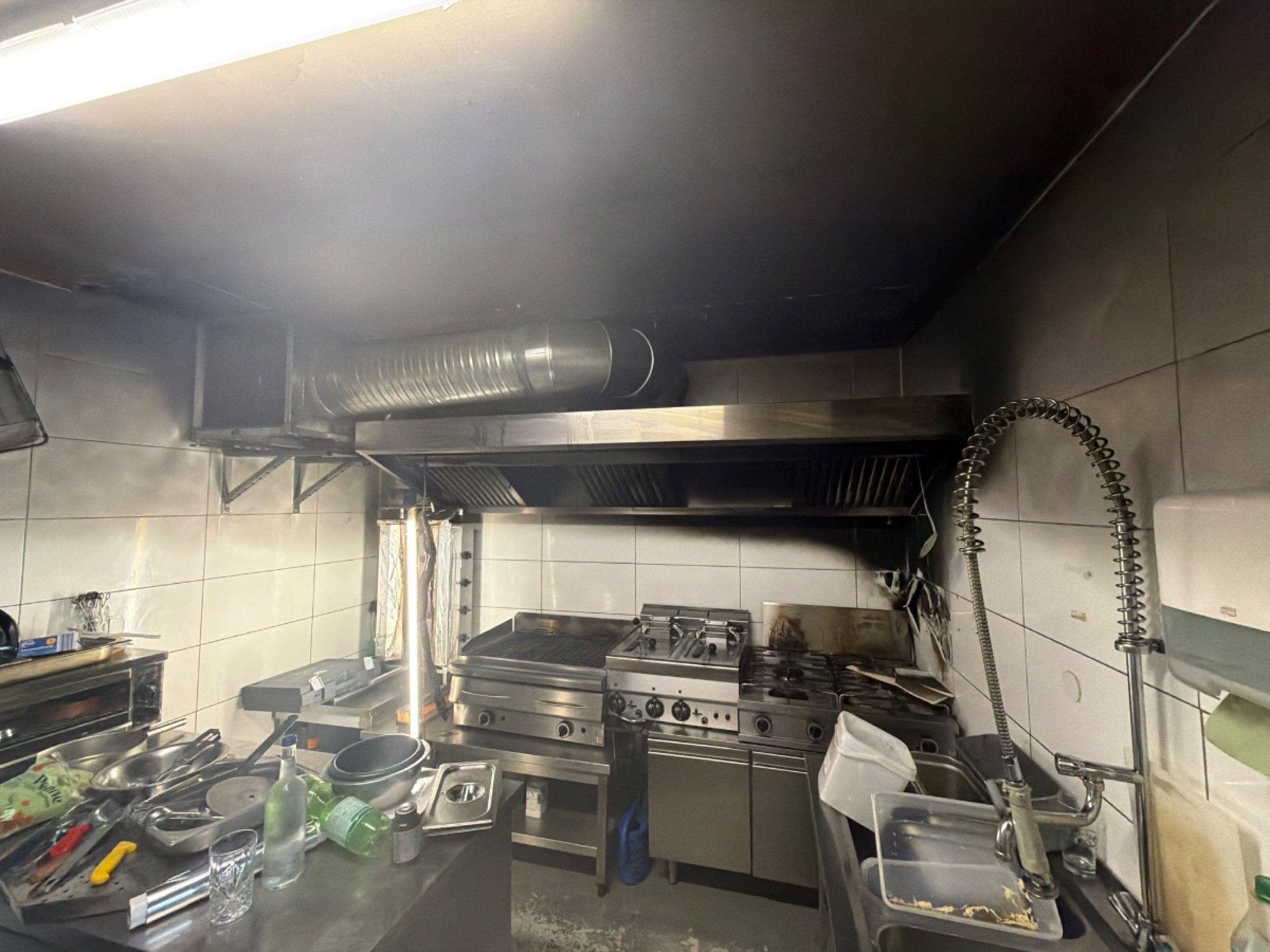 Dokumentation eines Brandschadens während eines Baugutachtens in Hamburg